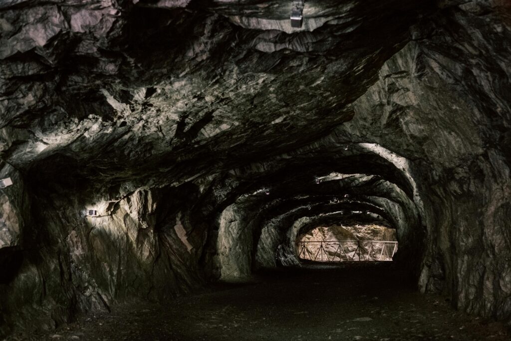 Entdeckungstouren in Höhlen und Grotten in Davos